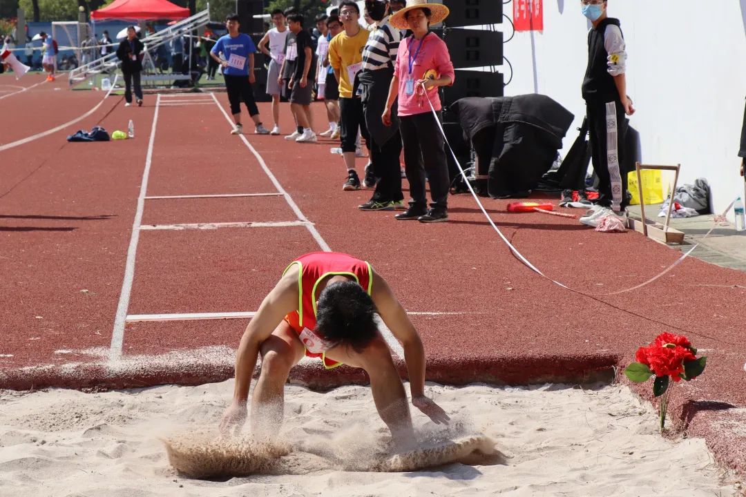 看到汤普森 看到汤普森